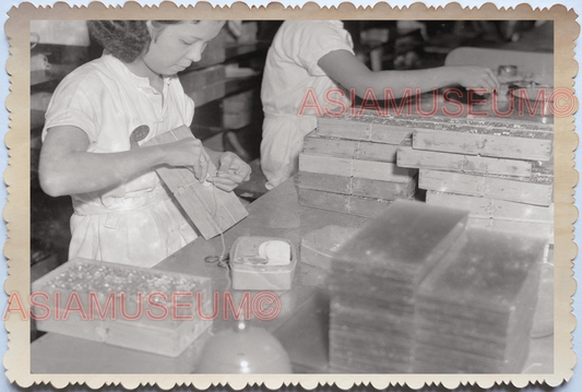 WW2 BRITISH OPIUM PLANT FACTORY WOMEN LADY PACKING VINTAGE SINGAPORE PHOTO 30437