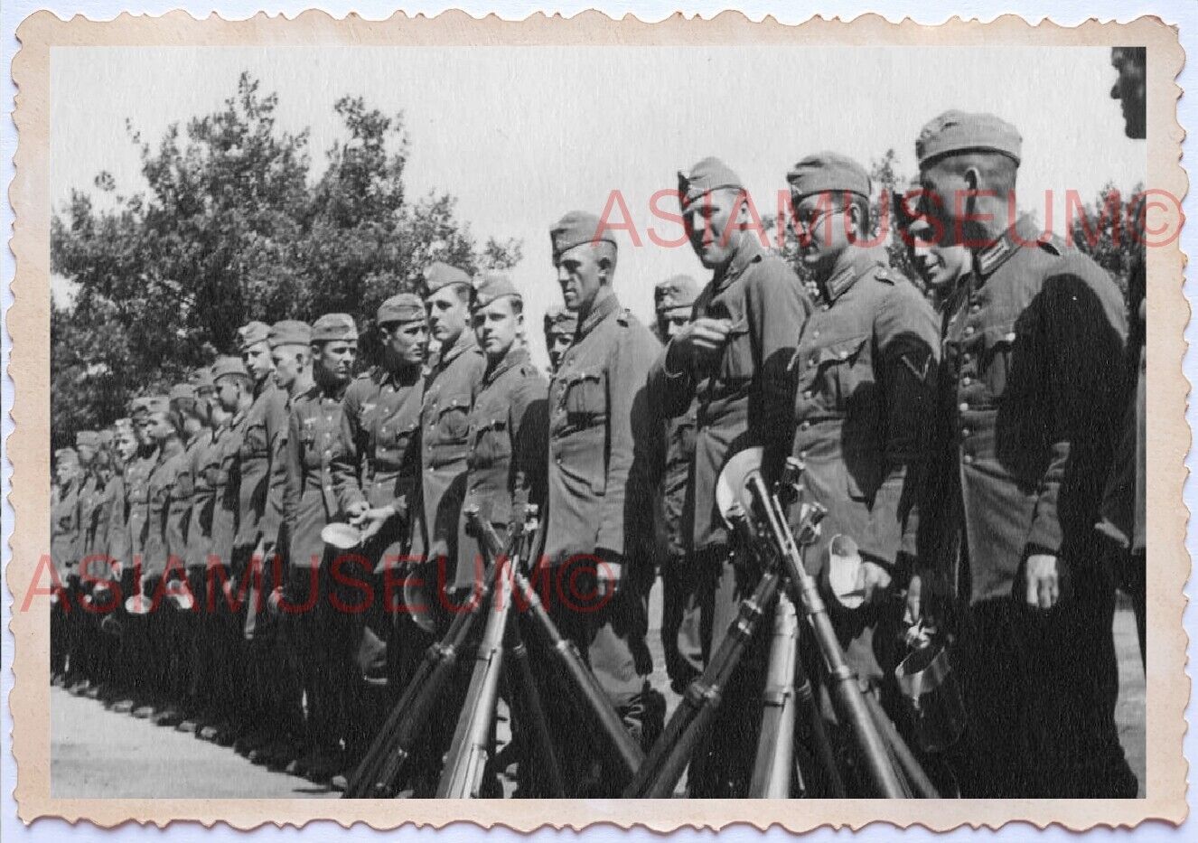 WWii D-DAY WAR NORMANDY EUROPE ARMY Soldier Line Rifle Gun Wehrmacht Photo A058