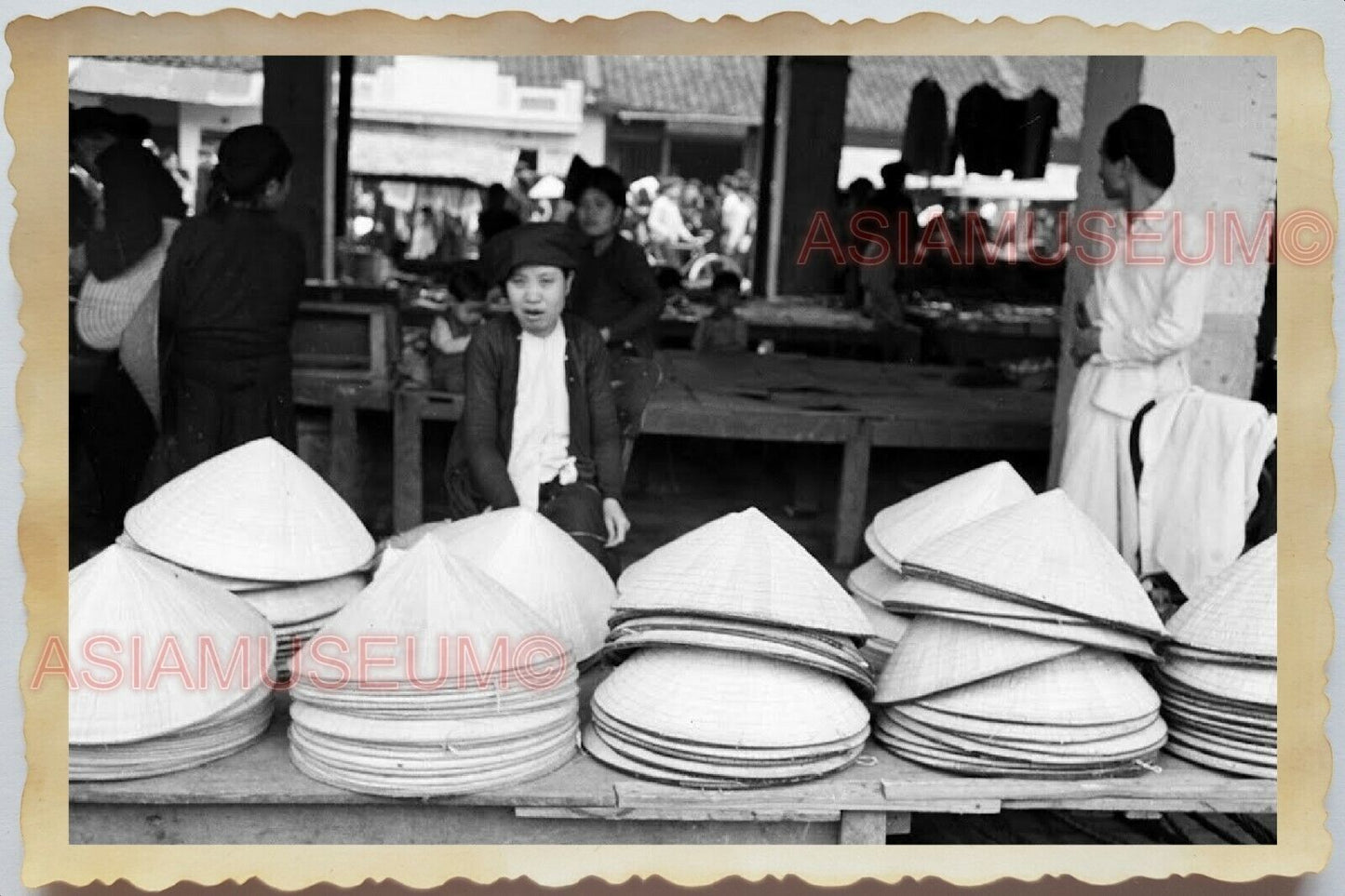 50s Vietnam War Saigon Market Street Scene Lady Seller Hat  Vintage Photo #1024