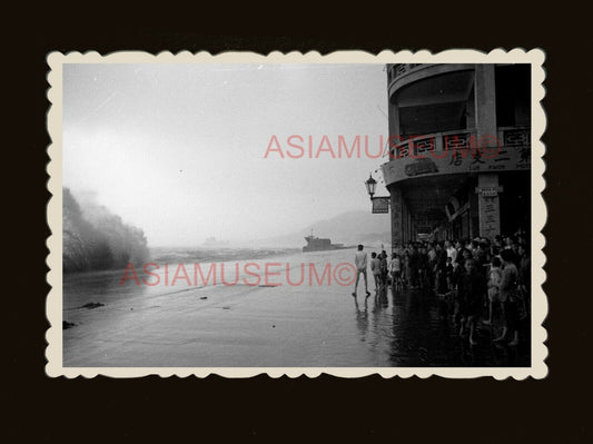 1940s WATERFRONT HARBOR TYPHOON CHILDREN STORM Vintage Hong Kong Photo #1732