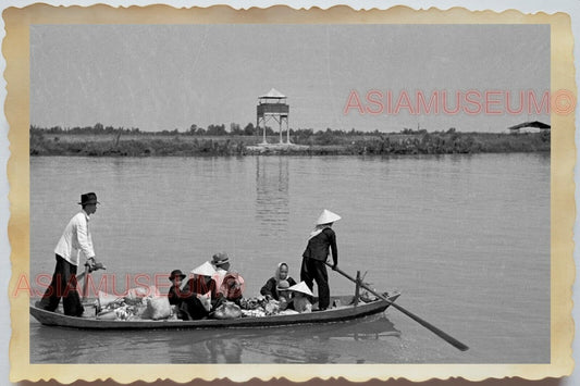 50s Vietnam SAIGON RIVER BOAT MERCHANT VENDOR GOOD FOOD LADY Vintage Photo #1445