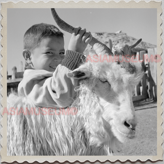 50s WINDOW ROCK NAVAJO NEW MEXICO ARIZONA BOY SHEEP HORN VINTAGE USA Photo 11512