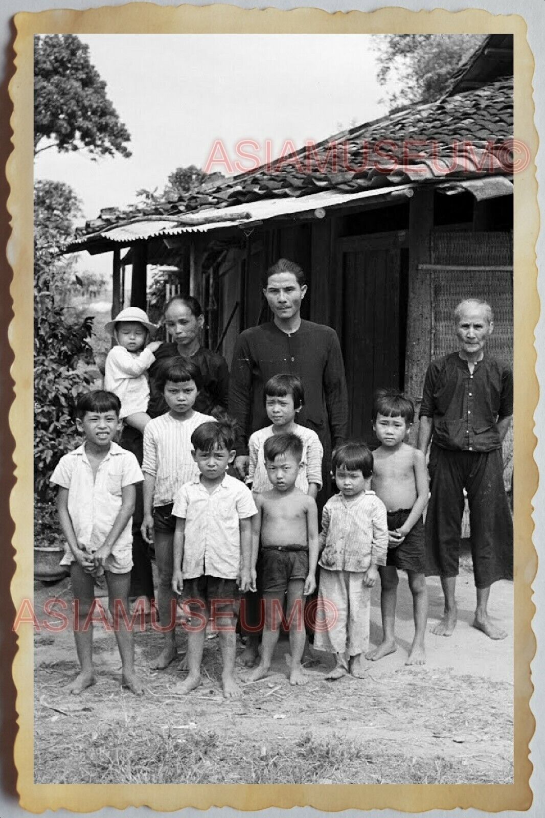 50s Vietnam SAIGON VILLAGE CHILDREN BOY GIRL LADY WOMEN HUTS Vintage Photo 945