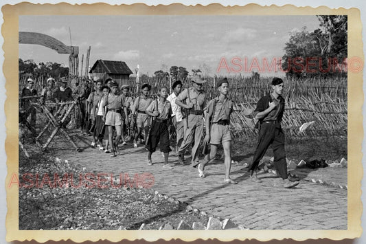 50s Vietnam War Saigon VIETCONG ARMY SOLDIER VILLAGER GUN  Vintage Photo #1250