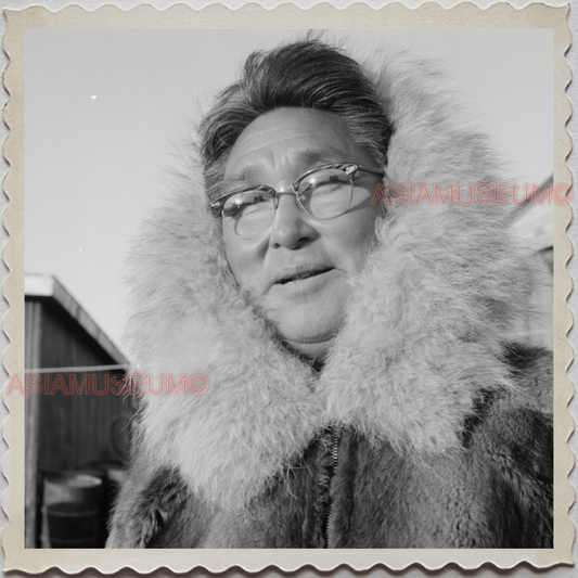 50s UTQIAGVIK NORTH SLOPE BARROW ALASKA ARCTIC WOMEN PORTRAIT OLD USA Photo 8240