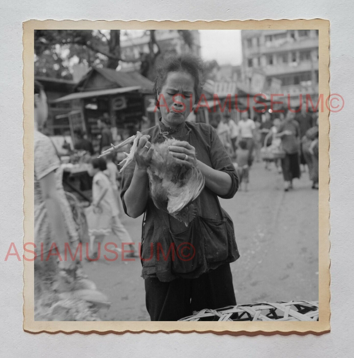 WOMEN LADY CHICKEN MARKET SELLER STREET B&W Vintage Hong Kong Photo 27306 香港旧照片