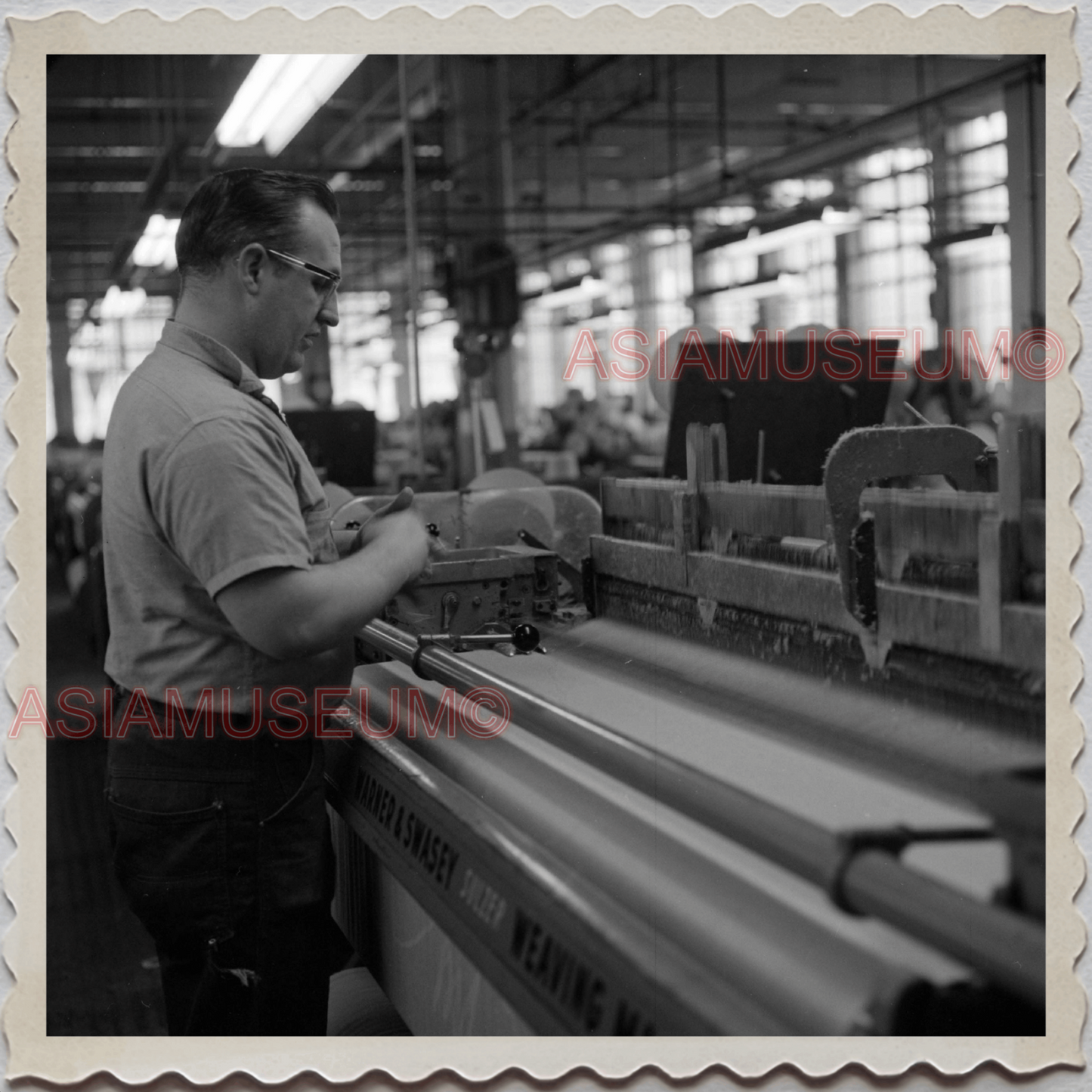 50s BOSTON MASSACHUSETTS TEXTILE MACHINE FACTORY WORKER  VINTAGE USA Photo 11966