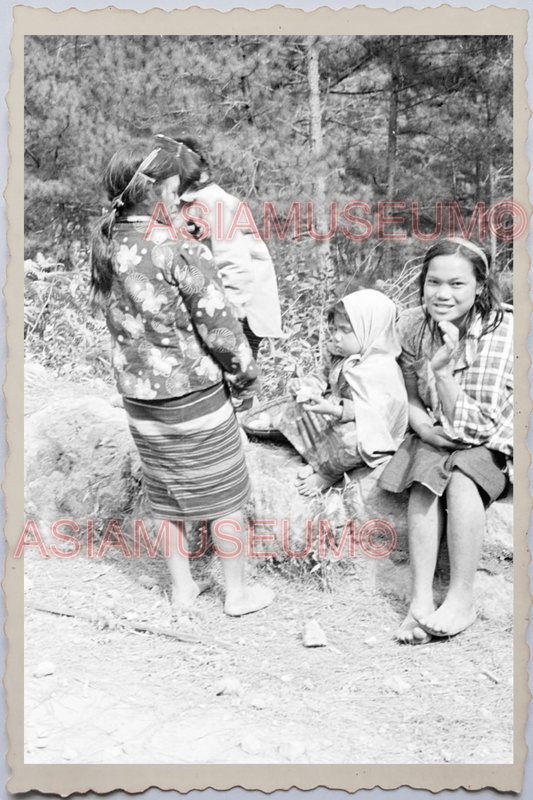 50s PHILIPPINES LUZON YOUNG GIRL TRIBE HOUSE HUT SMILING ww2 Vintage Photo 24356