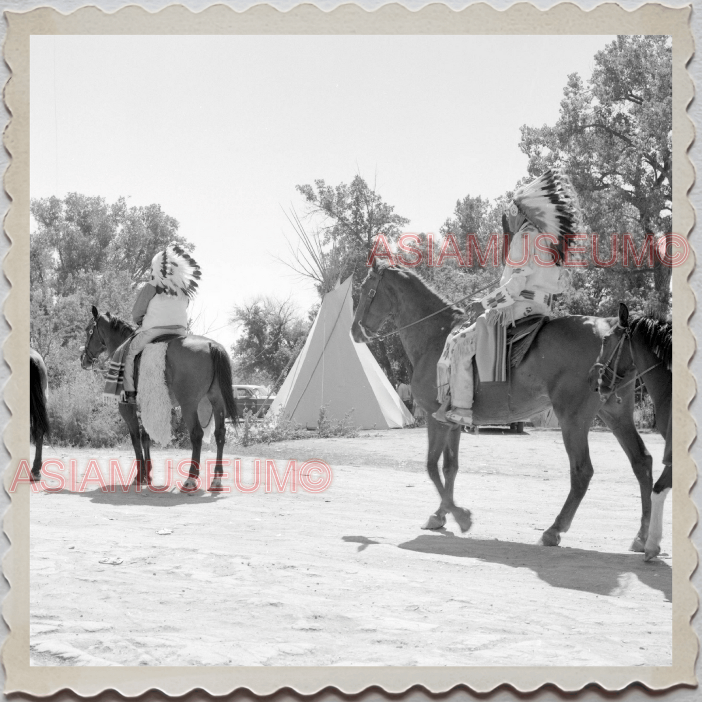 50s CROW TRIBE BIG HORN COUNTY MONTANA AGENCY PARADE MAN VINTAGE USA Photo 8769