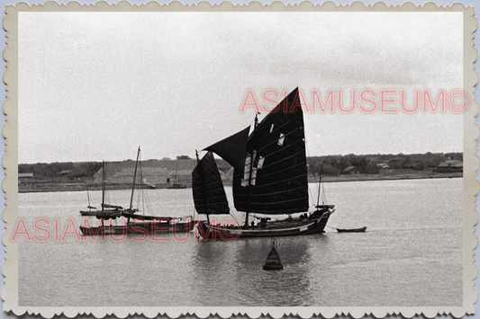 WW2 50s JAPAN KOBE JUNK BOAT SHIP BAY WATERFRONT SAIL PORT Vintage Photo #13851