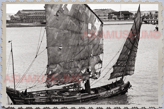 WW2 50s JAPAN KOBE JUNK BOAT SHIP BAY WATERFRONT SAIL PORT Vintage Photo 13848