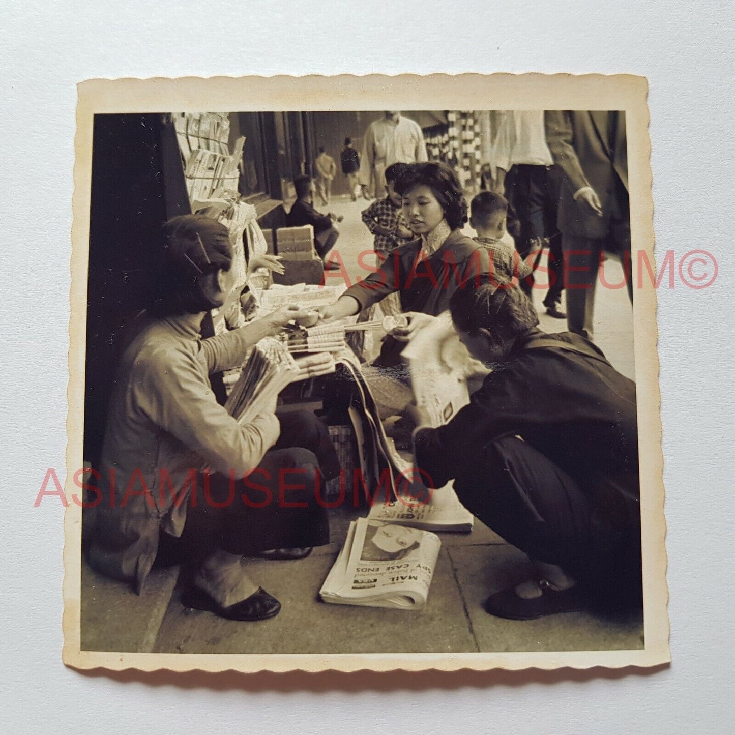 40s Women Street Newspaper Children Old Vintage Hong Kong Photograph 香港旧照片 27407