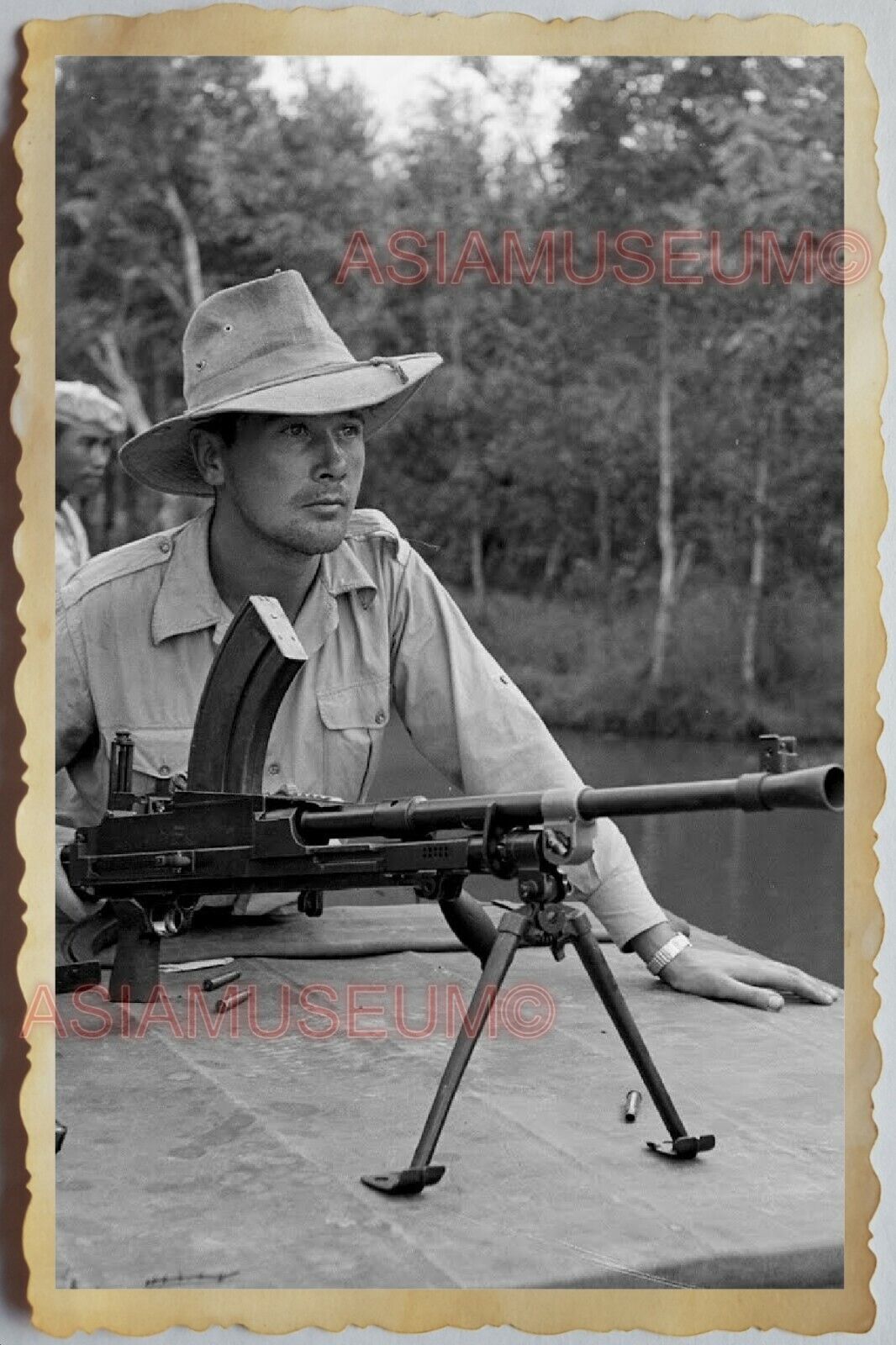 60s Vietnam War FRENCH ARMY USA JUNGLE RANGER BOAT GUN HAT Vintage Photo 1081