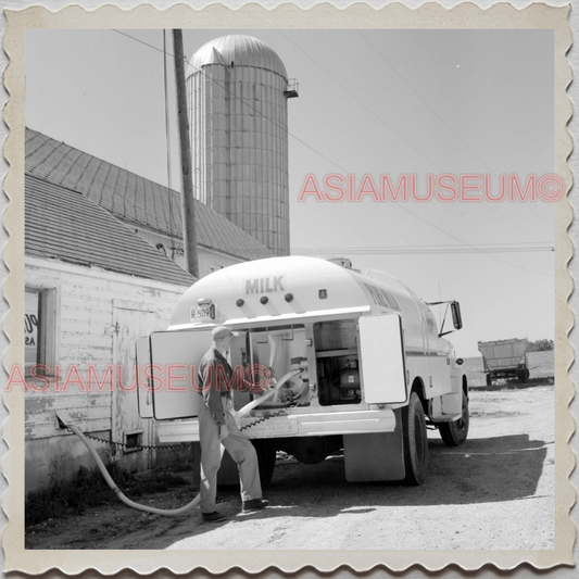 50s LAKE GENEVA WISCONSIN WALWORTH MILWAUKEE MAN MILK TRUCK OLD USA Photo 11602