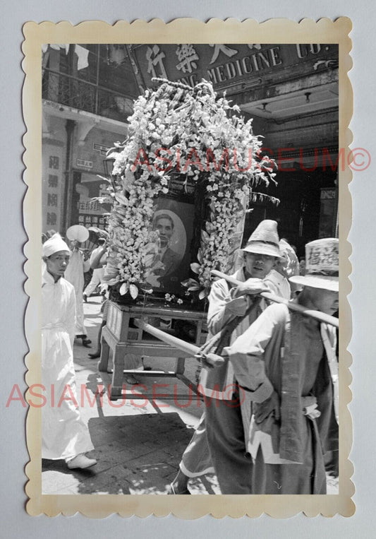 SHRINE PRAY CENTRAL FLOWER STREET SCENE B&W Vintage HONG KONG Photo 23055 香港旧照片