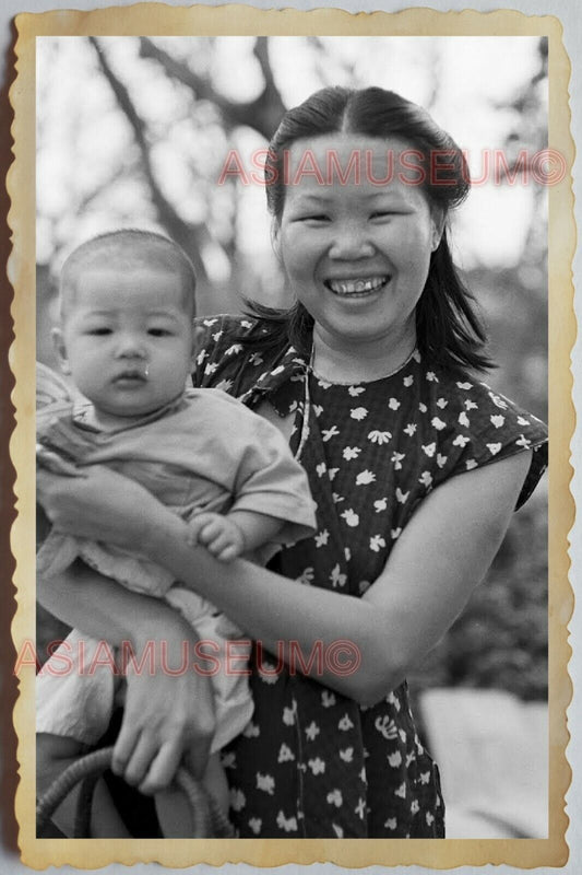 40s Vietnam War SAIGON ORIENTAL WOMEN LADY BABY BOY PORTRAIT Vintage Photo 1371