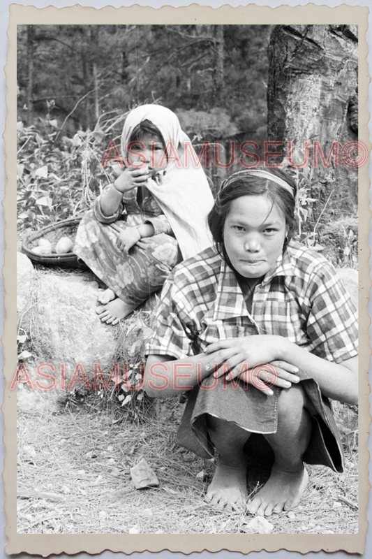 50s PHILIPPINES TRIBE YOUNG GIRL LADY TATTOO TRIBE PORTRAIT Vintage Photo 24290