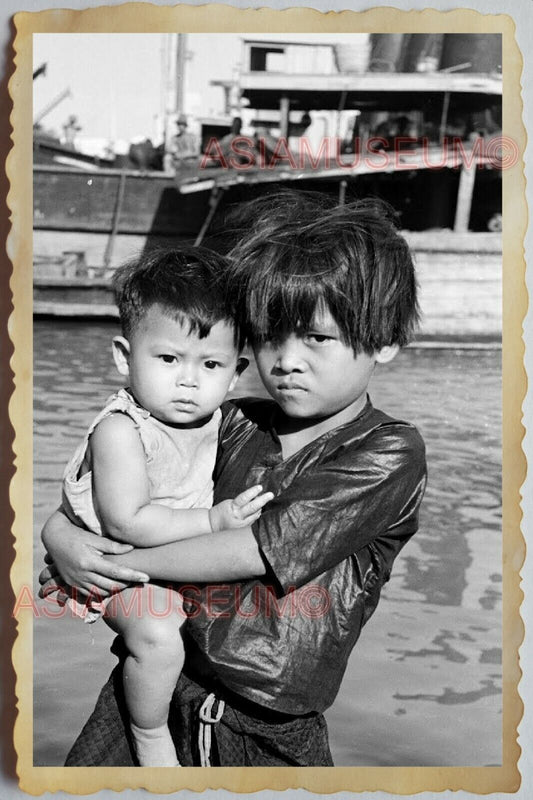 40s Vietnam War SAIGON BOAT YOUNG GIRL  BOY PLAY WATER PIER Vintage Photo 1364