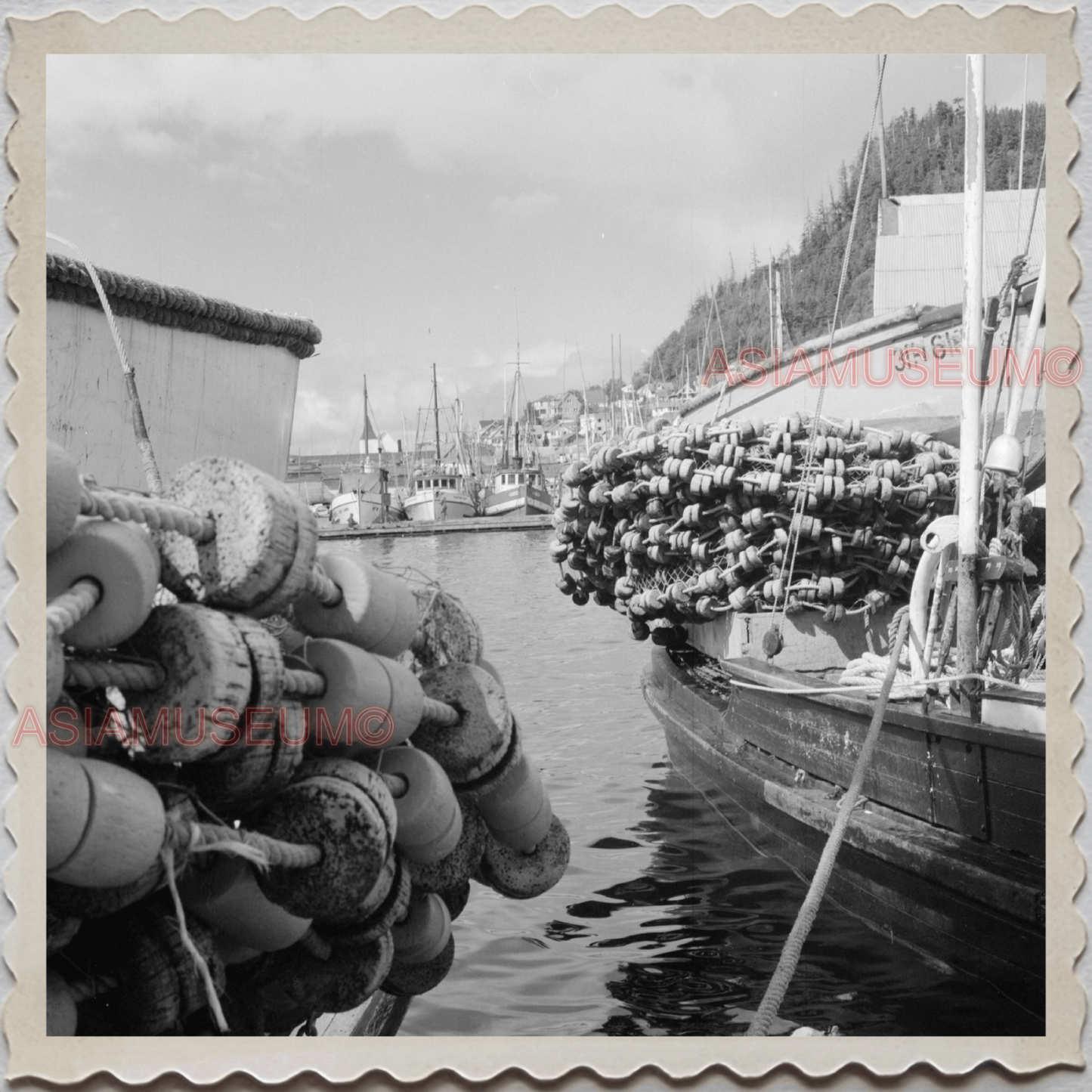 50s KETCHIKAN BOROUGH ALASKA TOTEM POLES HARBOR SHIP DOCK VINTAGE USA Photo 8279