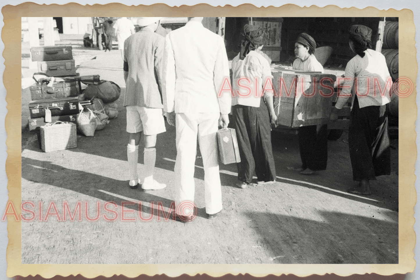 40s WW2 Vietnam HANOI PIER HARBOR WOMEN CARRY GOODS TRUCK Vintage Photo 04263