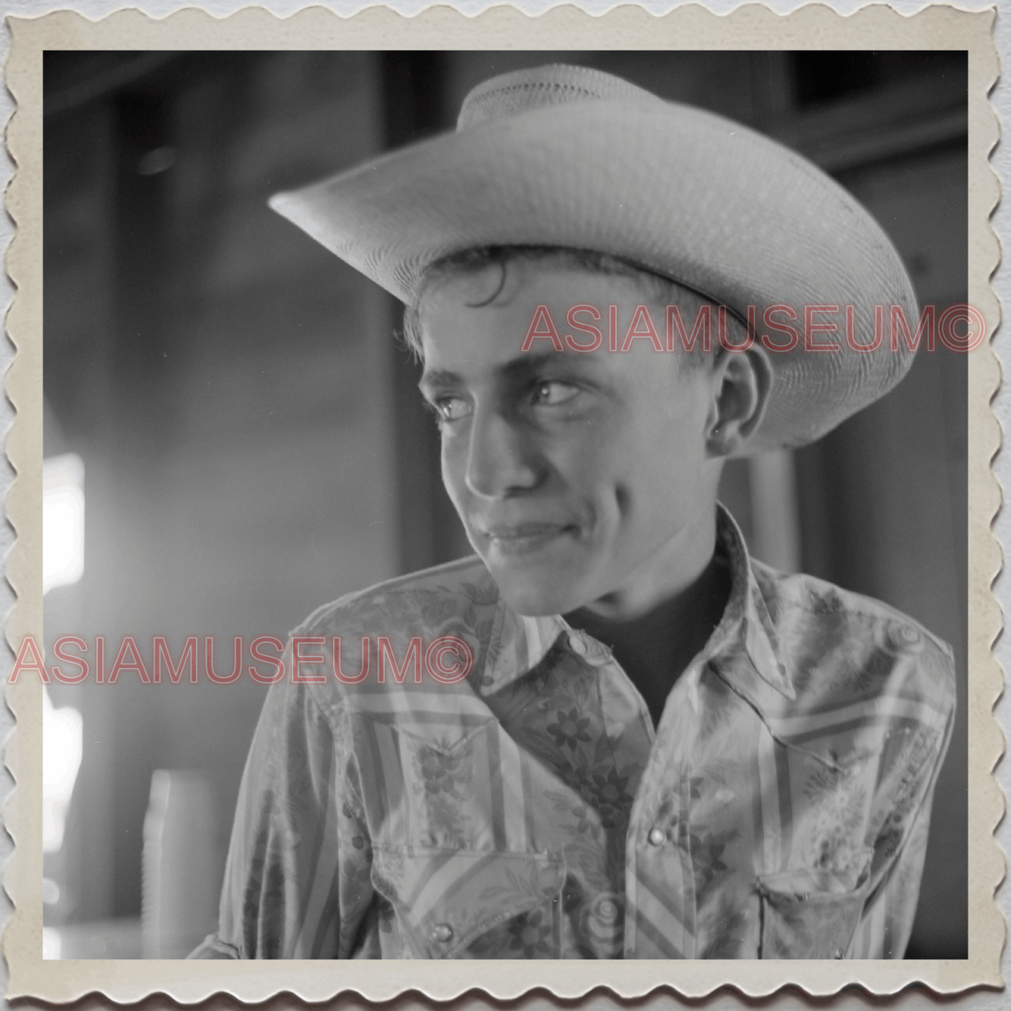 50s HARDIN TOWN BIG HORN COUNTY MONTANA PORTRAIT COWBOY VINTAGE USA Photo 12480