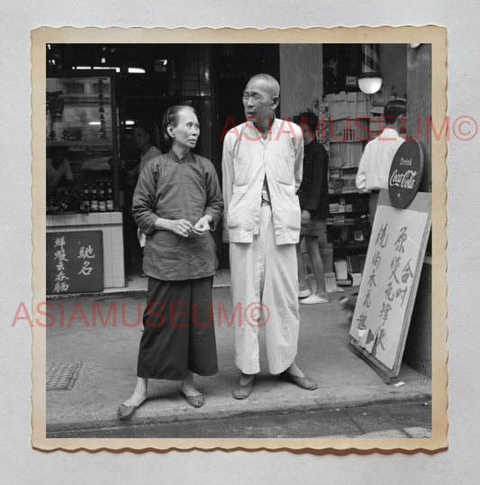 1940s  SHOP SIGN ELDERLY COUPLE MAN WOMEN Vintage Hong Kong Photo 26943 香港旧照片