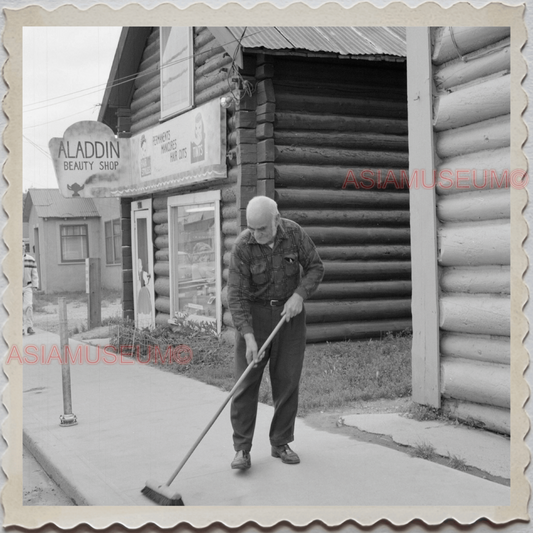 50s FAIRBANKS NORTH STAR BOROUGH ALASKA MAN ALADDIN SHOP VINTAGE USA Photo 7858