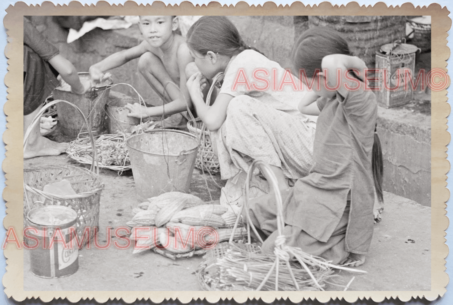 WW2 War British India Army Street Scene Market Chicken Boy Singapore Photo 17839