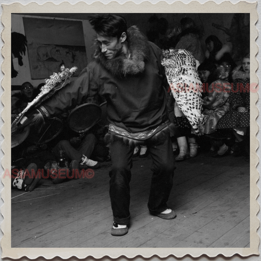 50s UTQIAGVIK NORTH SLOPE BARROW ALASKA MAN CULTURE DANCE VINTAGE USA Photo 7999