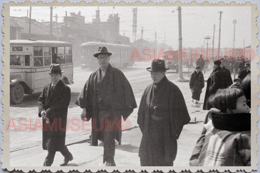 WW2 50s JAPAN KOBE STREET SCENE GIRL MAN WESTERN SUIT BUS Vintage Photo #15944