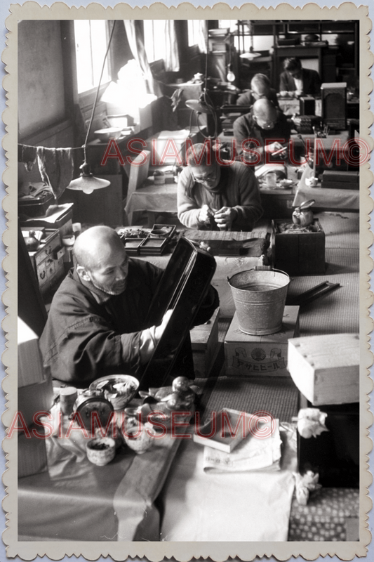 40s WW2 JAPAN TOKYO STREET SCENE WOOD HANDICRAFT WORKSHOP STORE Old Photo 24872