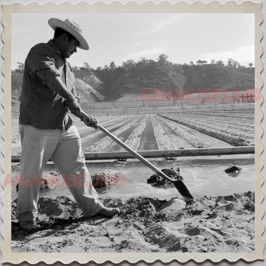 50s SAN DIEGO CALIFORNIA FARMER MAN CANAL OLD AMERICA VINTAGE USA Photo 10935