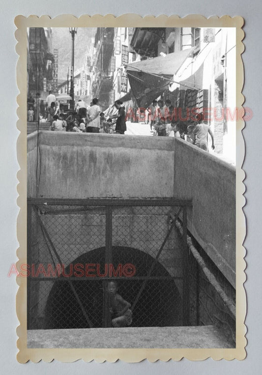 1940s CENTRAL STEP STREET SHOP SHELTER BOY VINTAGE HONG KONG Photo 04011 香港旧照片