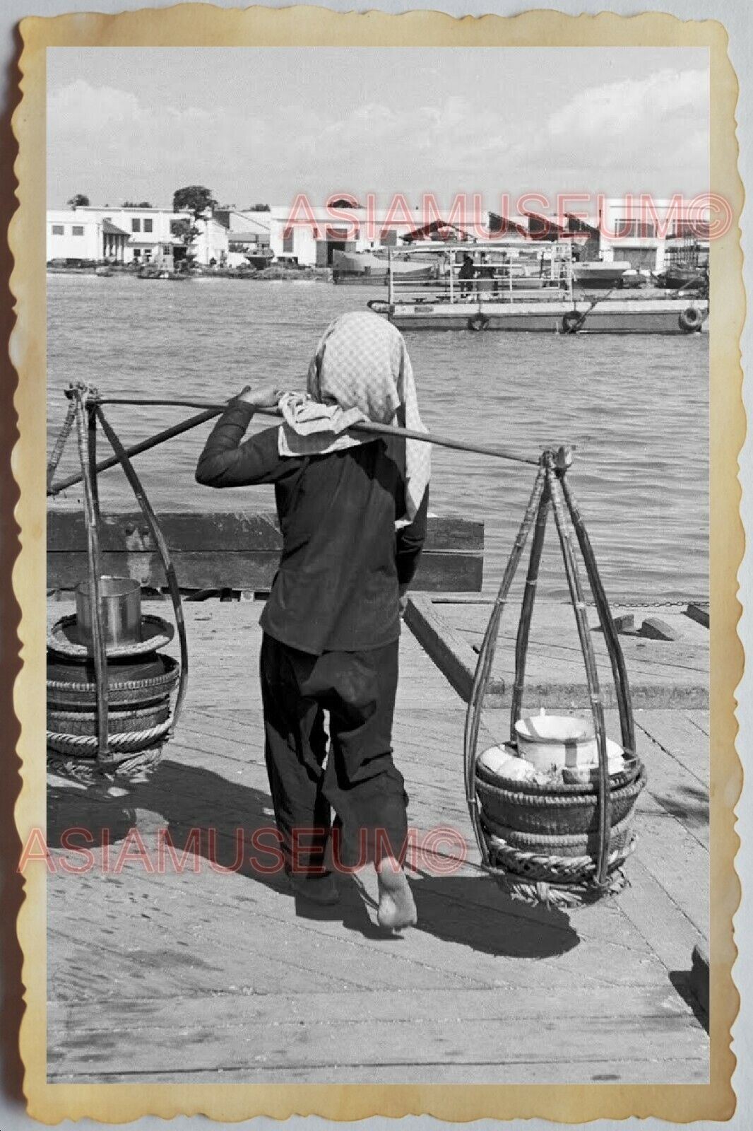 50s Vietnam SAIGON YOUNG GIRL PIER WAR STREET SCENE SELL FOOD Vintage Photo 1101