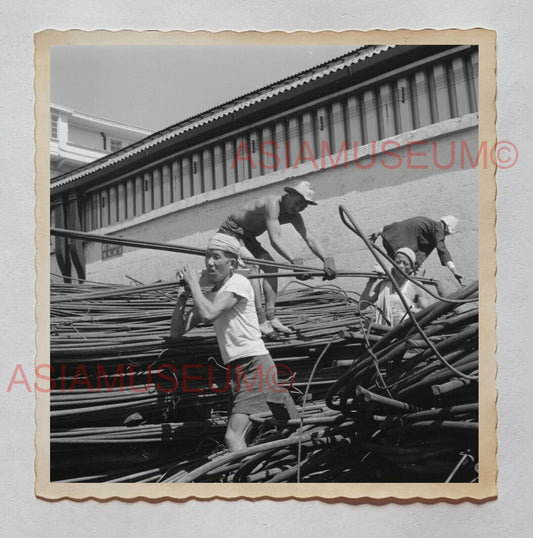 MAN CONSTRUCTION WORKER STREET SCENE B&W  Vintage Hong Kong Photo 27210 香港旧照片