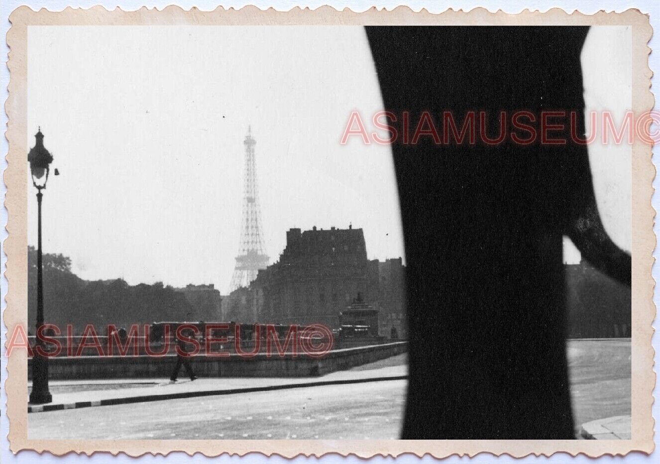 WWii D-DAY NORMANDY EUROPE Military France Eiffel Tower Paris Army Photo B152