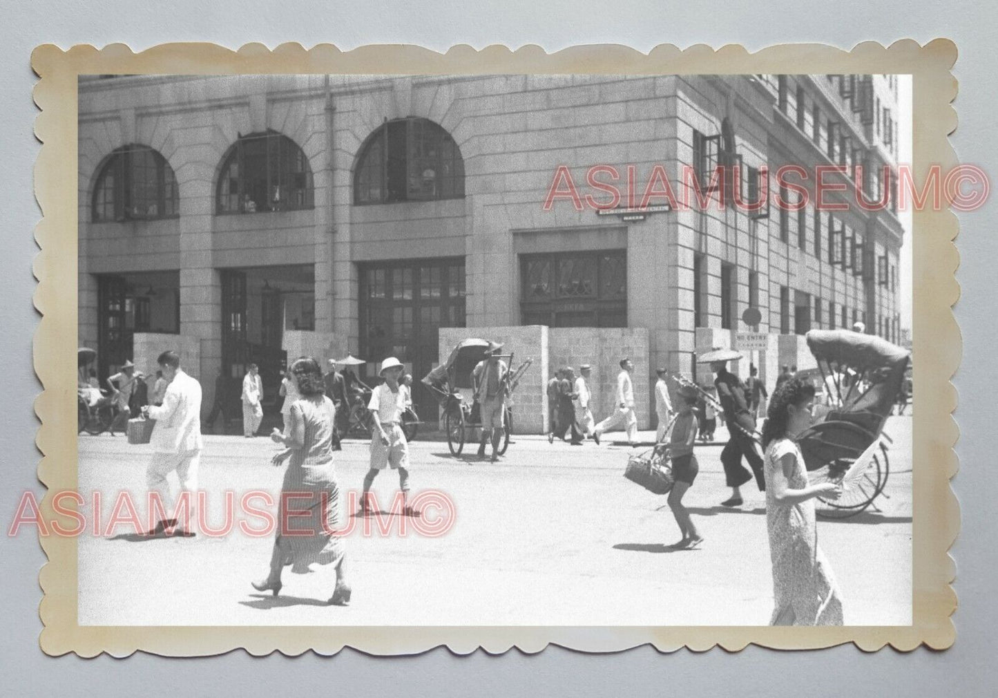 WOMEN LADY CHEONG SUM DES VOEUX ROAD RICKSHAW B&W Hong Kong Photo 04933 香港旧照片