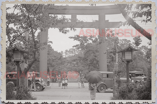 WW2 1950s JAPAN KAMAKURA SHINTO TEMPLE Kanagawa CAR Kimono Vintage Photo #7243