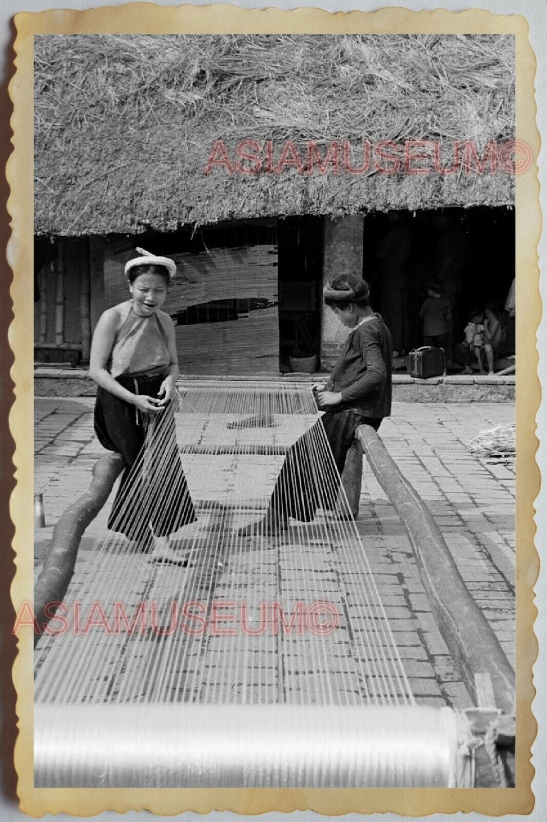 50s Vietnam SAIGON VILLAGE WOMEN WEAVING HOUSE HUT TRIBE LADY Vintage Photo 729