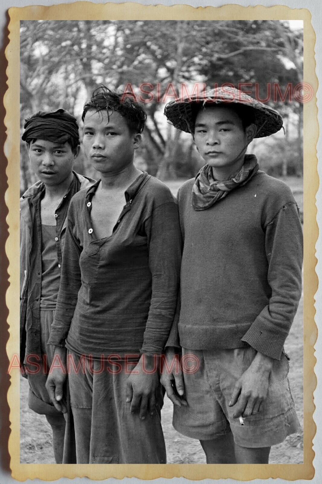 40s Vietnam War SAIGON VILLAGE VIET CONG ARMY STRAW HAT BOY Vintage Photo 1440