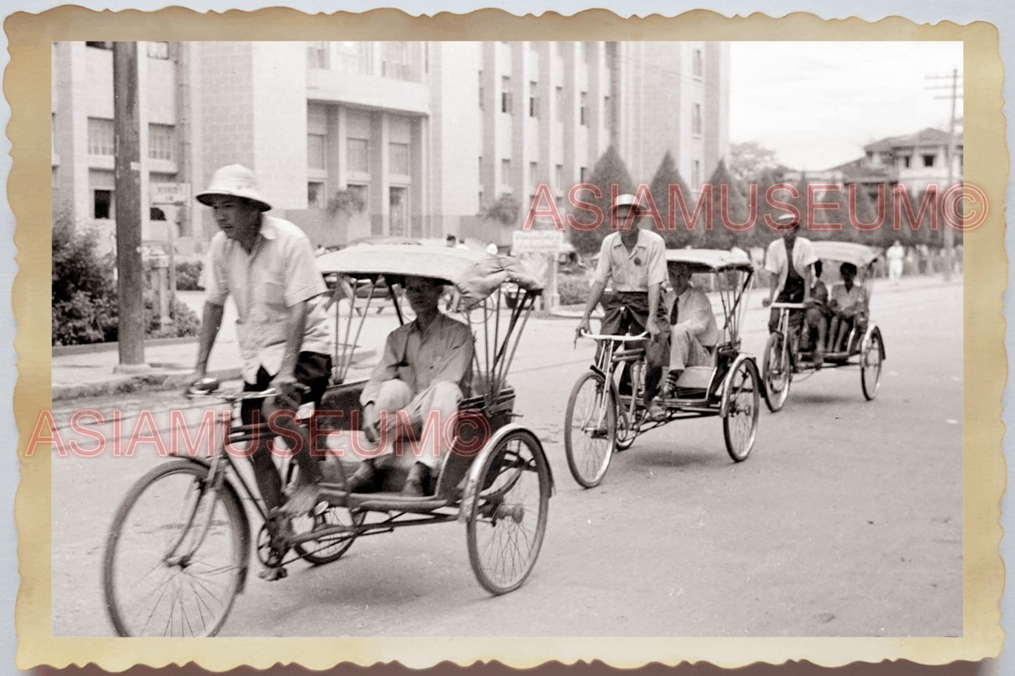 50s THAILAND BANGKOK STREET SCENE PEDICAB BUILDING TRICYCLE Vintage Photo 29147