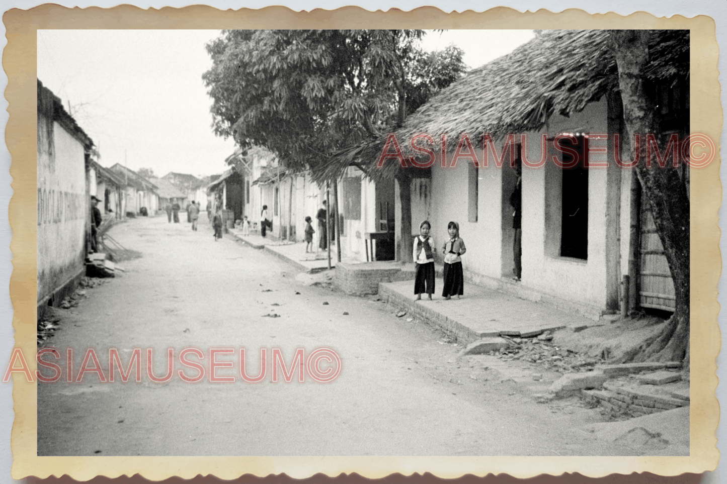 40s WW2 Vietnam VINH PHU STREET SCENE CHILDREN BOY GIRL OLD Vintage Photo 27326