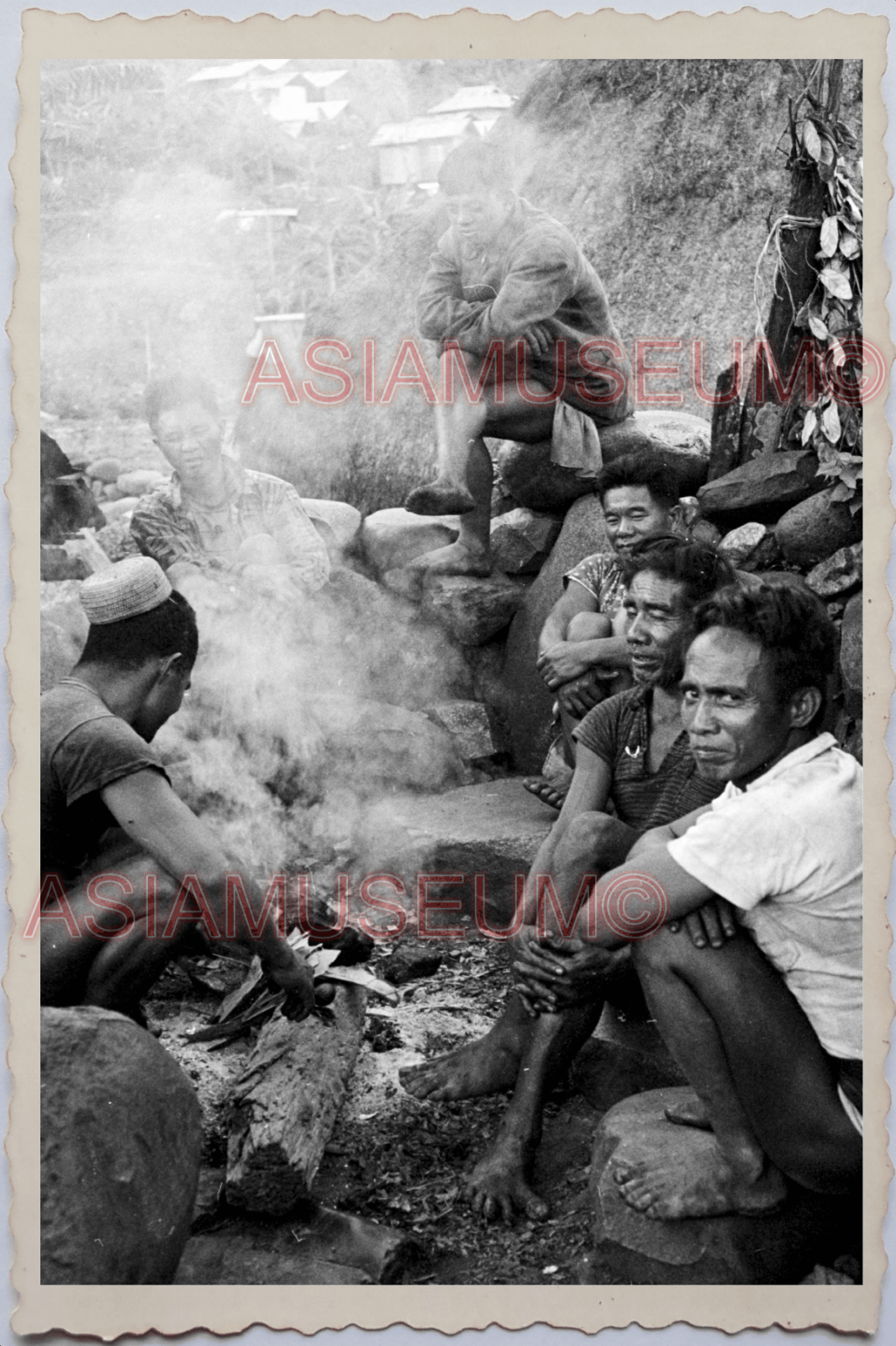 50s PHILIPPINES LUZON TRIBE MAN COOKING HUNTING HOUSE TATTOO Vintage Photo 24259