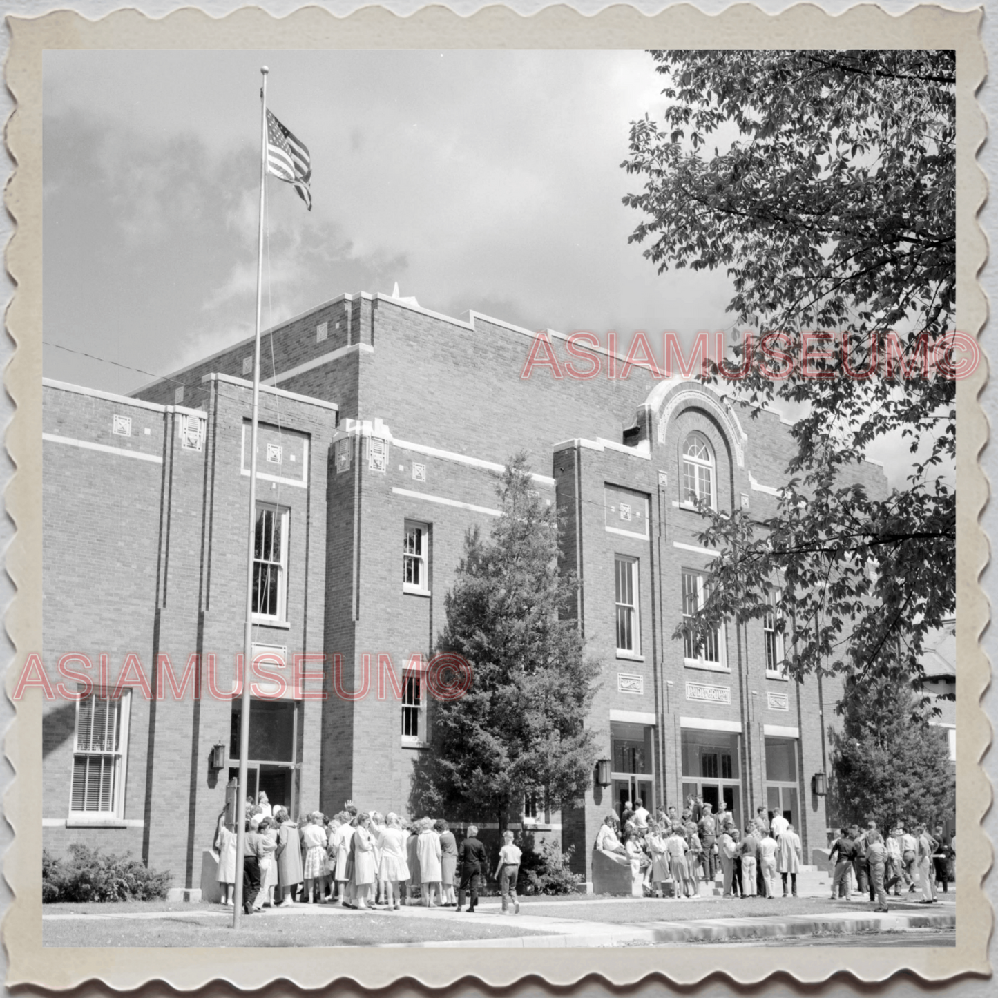 50s LAKE GENEVA WISCONSIN WALWORTH MILWAUKEE SCHOOL FLAG VINTAGE USA Photo 10004