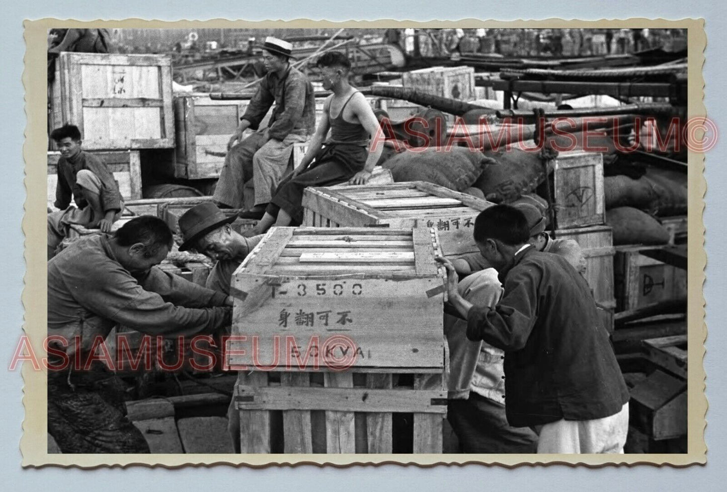 CRATE LABOR COOLIE PIER STREET SCENE Vintage China SHANGHAI Photo #3669 中国上海老照片