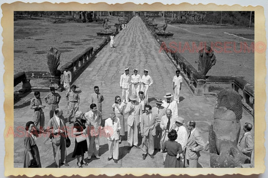 50s Vietnam CAMBODIA WESTERNER ANGKOR WAT BUDDHIST TEMPLE Vintage Photo 1586