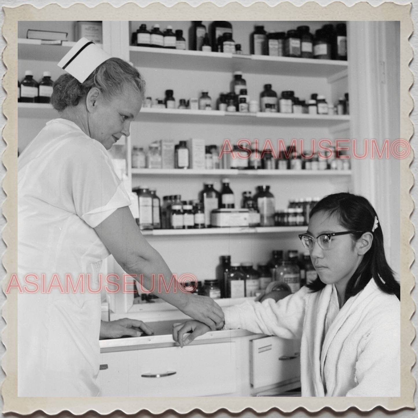 50s UTQIAGVIK NORTH SLOPE BARROW ALASKA ARCTIC NURSE GIRL OLD USA Photo 11136