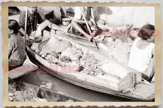 50s THAILAND BANGKOK FLOATING MARKET BOAT FOOD FRUITS WOMEN  Vintage Photo 29797