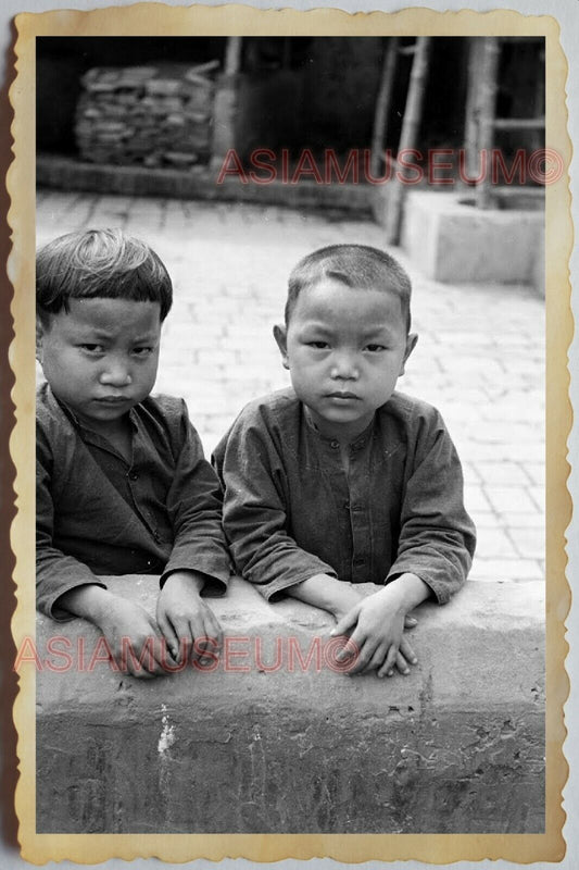 40s Vietnam War SAIGON YOUNG BOY PORTRAIT STREET HOUSE SMILE Vintage Photo 1522