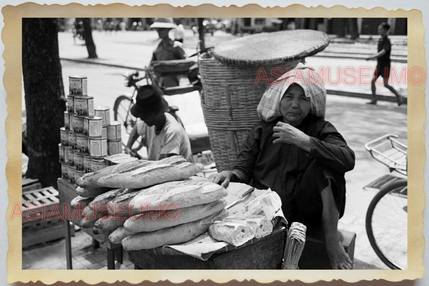 50s Vietnam War Saigon Ho Chi Minh Women Street Bread Seller Vintage Photo #721